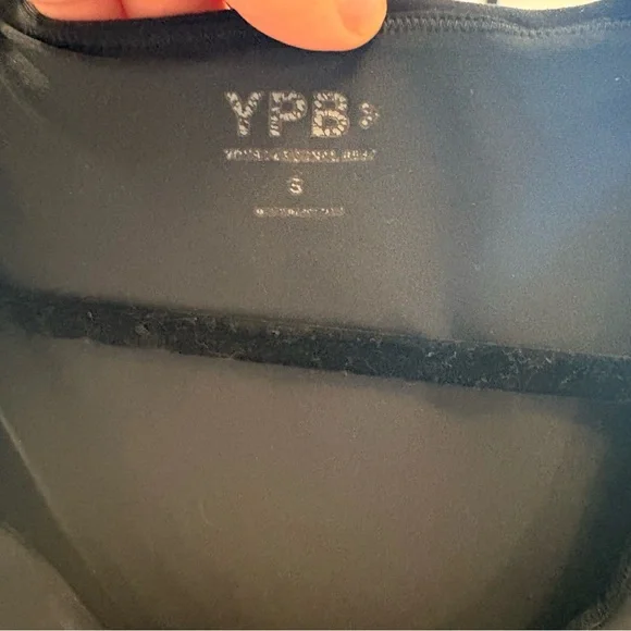 Abercrombie & Fitch Black Square-Neck Crop Tank - Picture 2 of 3